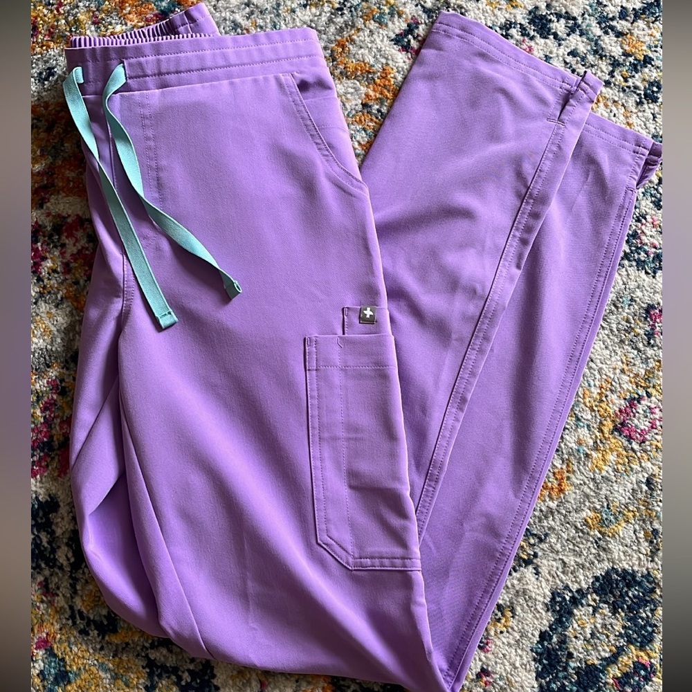 NWOT. Figs Yola Scrub Pants. XS Tall.
